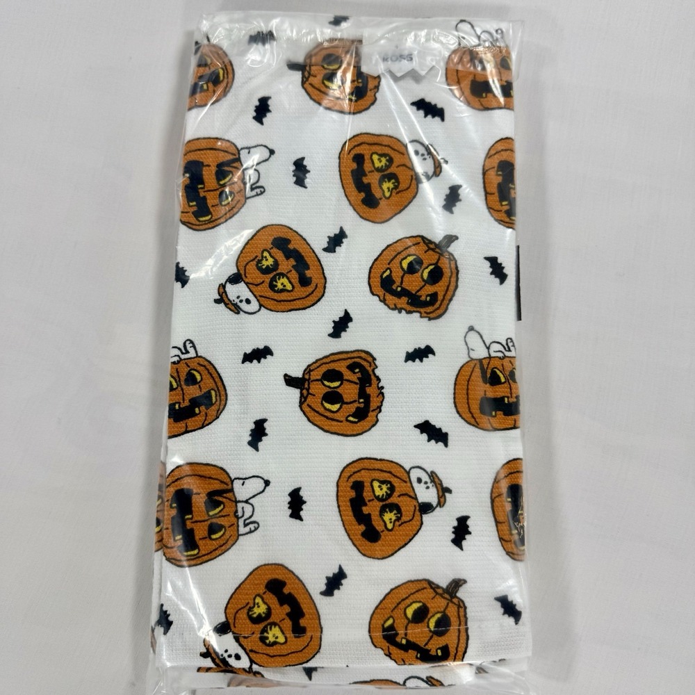 PEANUTS Snoopy 2 Pack Hand Kitchen Towels Halloween Woodstock Pumpkins Brand New